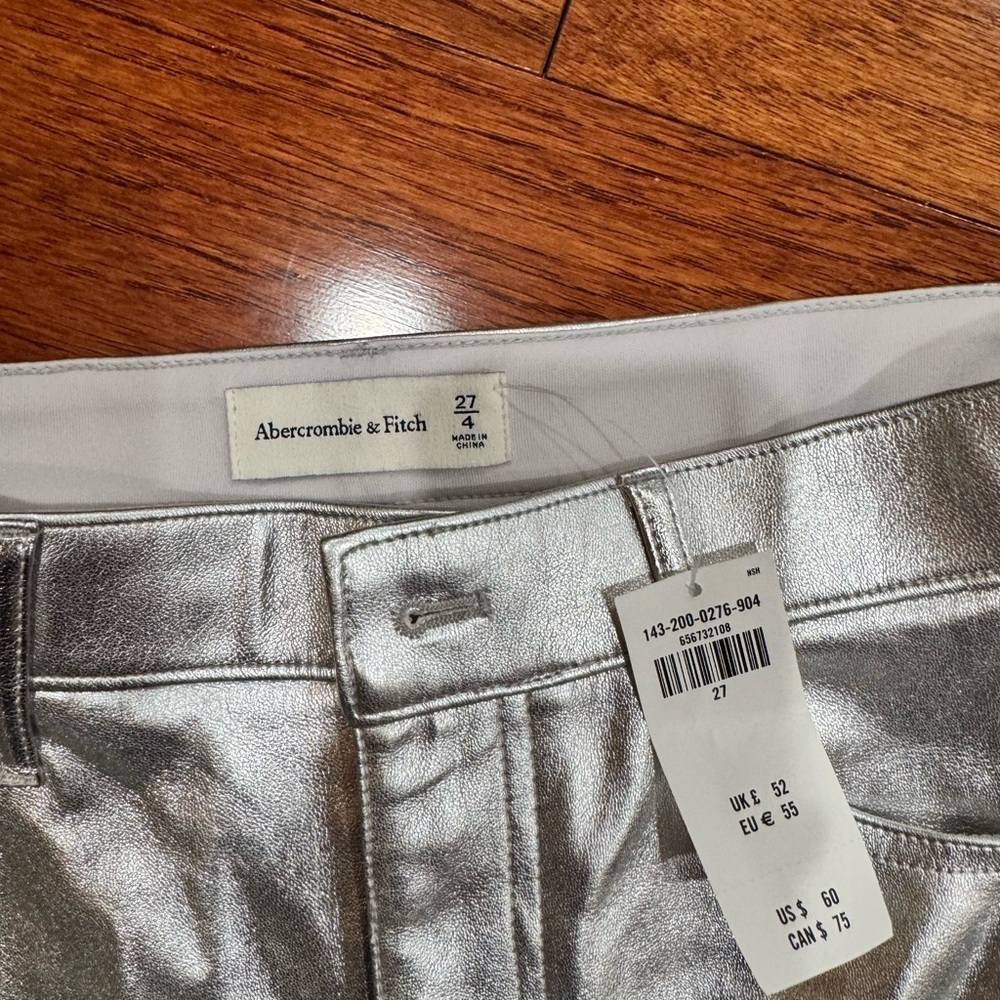 NWT Abercrombie & Fitch Silver Vegan Leather 5 Pocket Mini Skirt Size: 27 - Picture 4 of 6